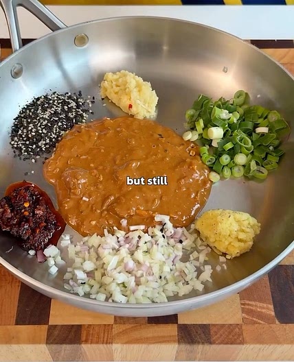 10 MINUTE PEANUT BUTTER + CHILLI CRISP NOODLES 🤤 if you’ve got 1