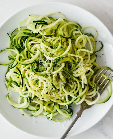 Easy Garlic Parmesan Zucchini Noodles (Zoodles)