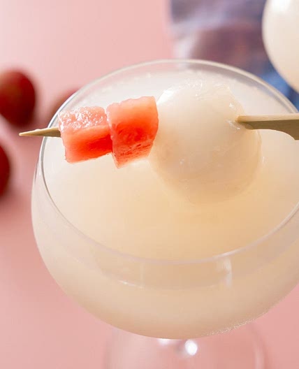 easy and refreshing lychee drink (mocktail)