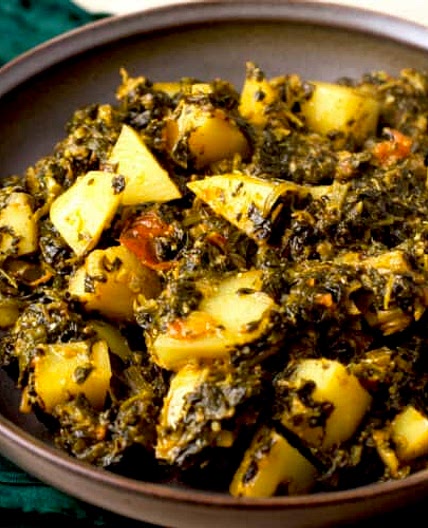Aloo Palak Recipe (Spinach & Potato Curry)