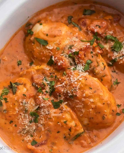 Slow Cooker Creamy Tomato Basil Chicken
