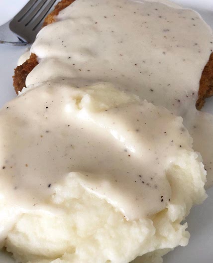 Easy White Country Gravy