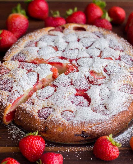 Easy Strawberry Cake with Strawberry Sauce