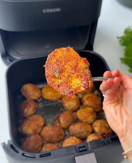 Crispy Parmesan-Kartoffeln aus dem Airfryer 🧄🧈🥔📌 Rezept zum Speichern | Anzeige