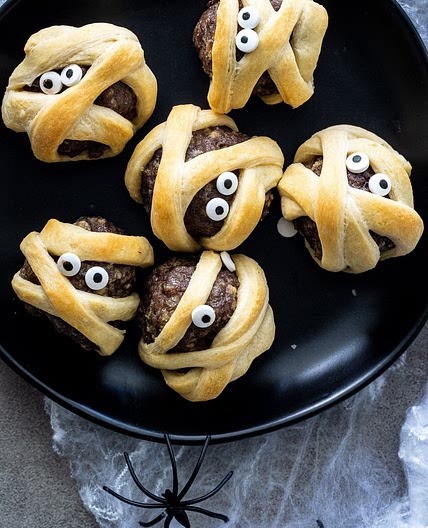 Meatball mummies