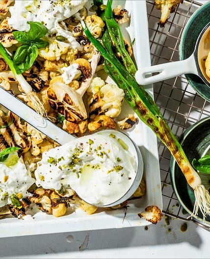 Blumenkohl mit Burrata und Kräutern