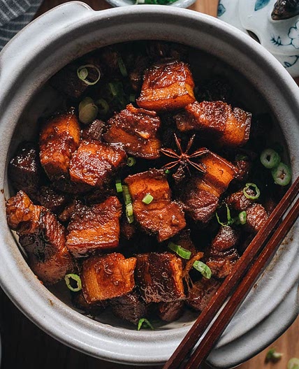 Hong Shao Rou (Red Braised Pork, 红烧肉)