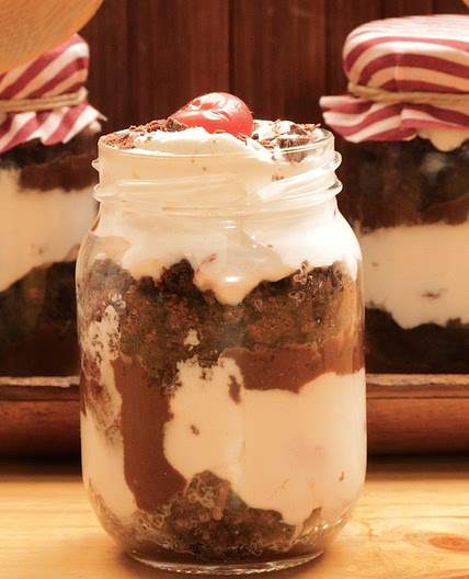 Bolo floresta negra no pote