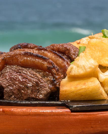 Picanha na chapa com mandioca na manteiga e mussarela