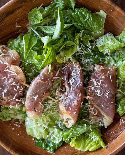 Caesar's Salad with Shrimps Saltimbocca