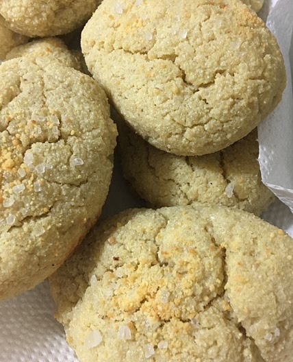 Pãozinho salgado de farinha de mandioca (sem glúten/lactose)