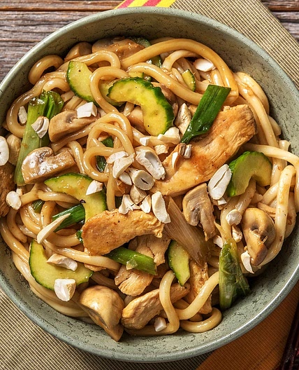 🍜 Les Nouilles Udon au Poulet Sauce Satay.
