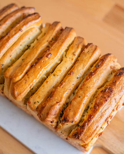 Garlic Herb Pull-Apart Bread (Vegan)