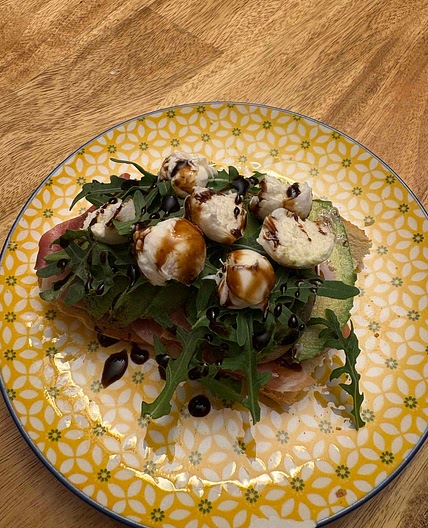 Arugula bocconcini toast