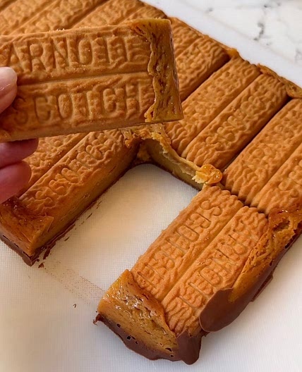 Scotch finger caramel slice