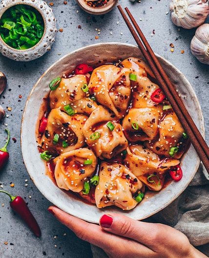 Sichuan Spicy Wontons in Chili Sauce