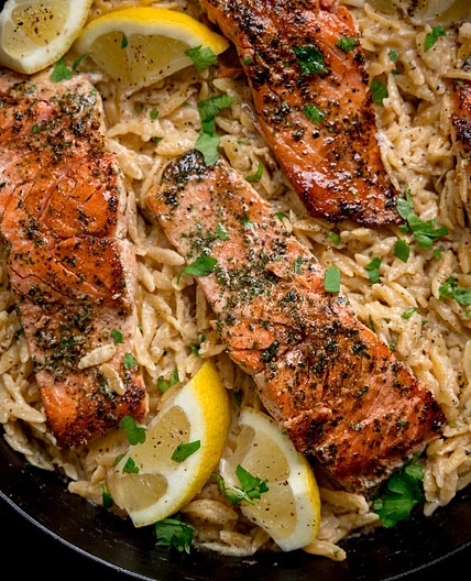 🐟 Pan-Fried Salmon with Creamy Lemon Orzo