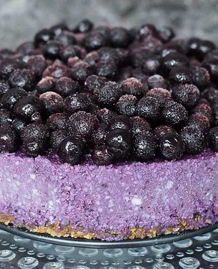 Raw Blueberry Cheesecake With Apricot Walnut Crust