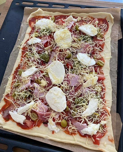 Homemade pizza pesto