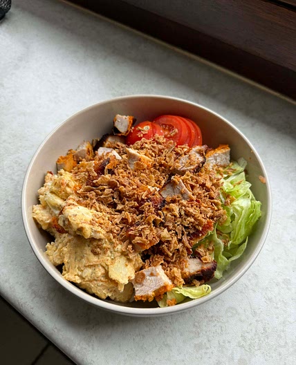 Schnitzel salad bowl