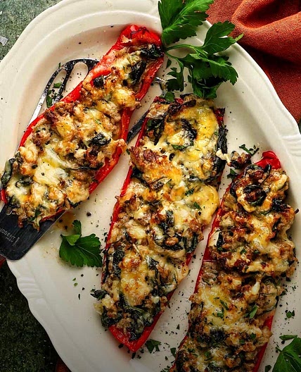 Gefüllte Paprika mit Hack und Spinat