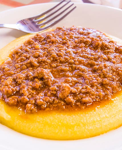 Angu de fubá com queijo mussarela