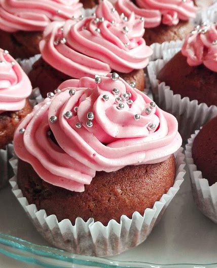 Receita de Cupcake de chocolate com cobertura rosa