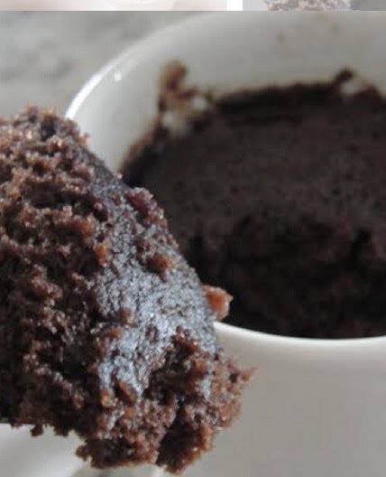 “Brownie” de caneca sem fermento e sem ovo