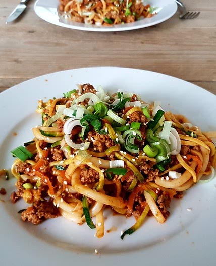 Pittige Koreaanse noodles met lamsgehakt & spirelli groenten