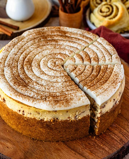 Cinnamon Roll Cheesecake