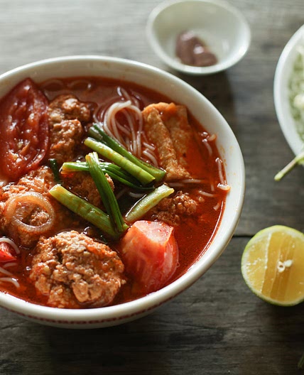 Bún Riêu (Vietnamese Crab, Pork & Tomato Noodle Soup)