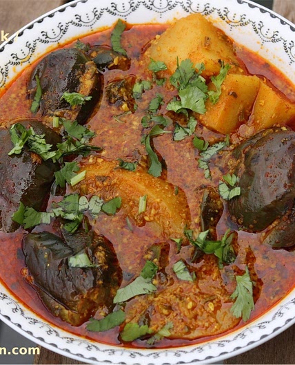 Bharela Ringan Batata Nu Shaak / Stuffed Eggplant Potato Curry