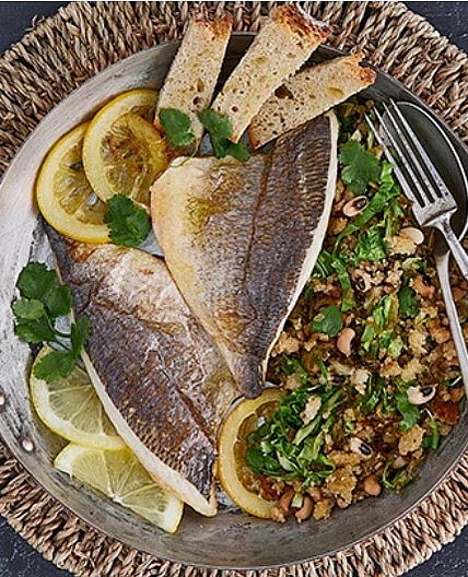 Filetes de Dourada Assada no Forno com Migas