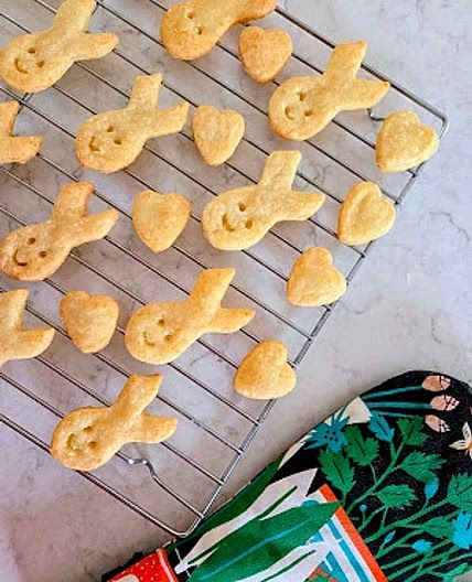 Homemade Flaky Cheese Crackers