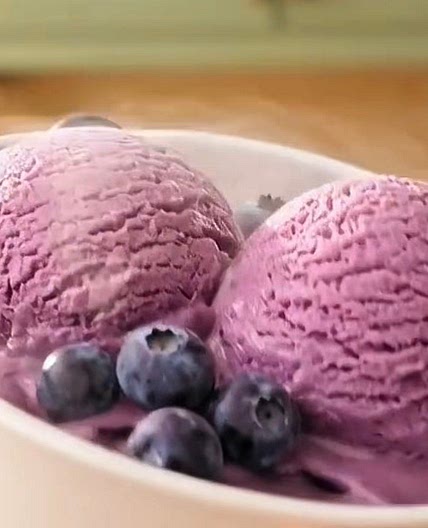 Blueberry ice cream (yoghurt)