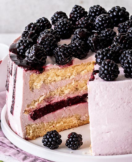 Brombeer-Torte - mit Joghurt-Creme und Fruchtfüllung
