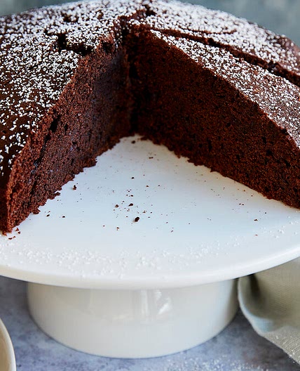 Veganer Schokokuchen - einfach & saftig lecker