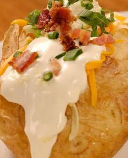 Batata recheada com queijo e bacon