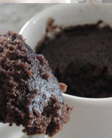 “Brownie” de caneca sem fermento e sem ovo