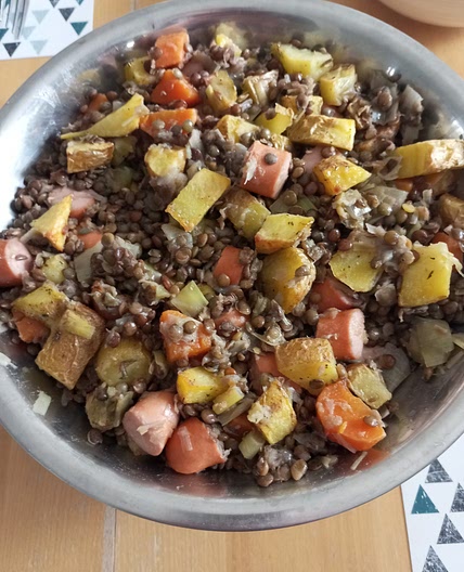 Salade de pommes de terre, lentilles et poisson