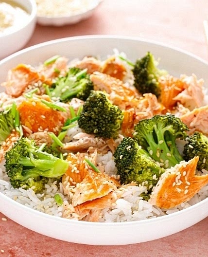 Saumon à la crème, riz et brocolis