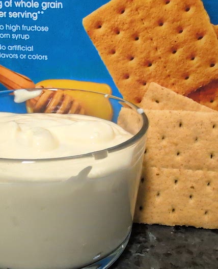 Low calorie graham cracker cottage cheese dessert