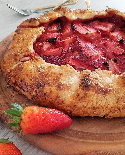How to Make Strawberry Galette