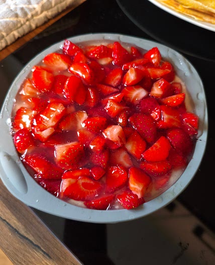 Mini-Erdbeer-Kuchen mit Vanillepudding