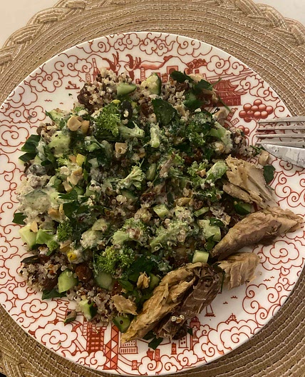 Salad Brocolis Quinoa Cucumber Raisin 