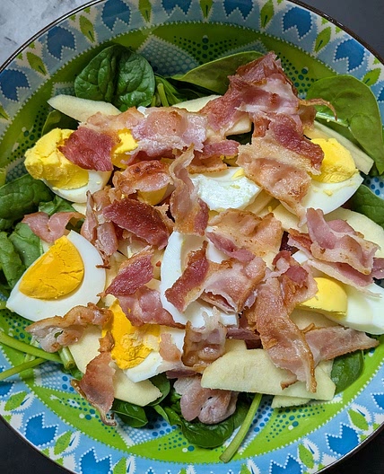INSALATA ALLA LIONESE DI UOVA E PANCETTA