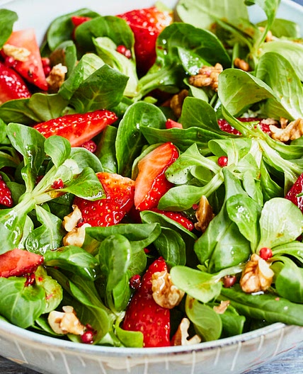 Feldsalat mit Erdbeeren - sommerlich & so lecker