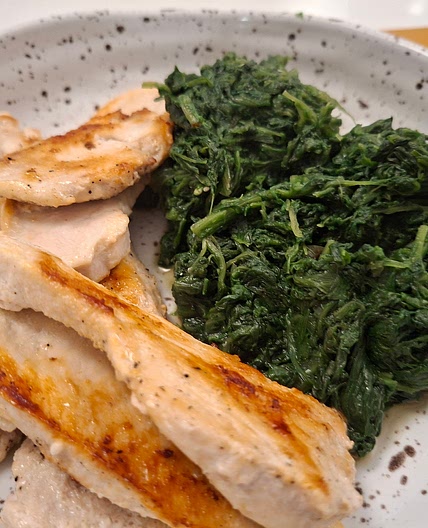 Grilled chicken and spinac