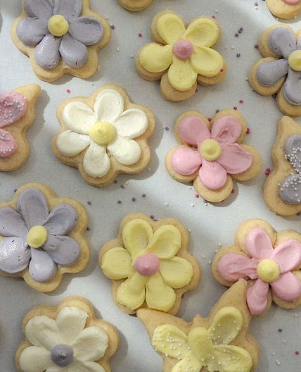 Cute Frosted Flower Sugar Cookies