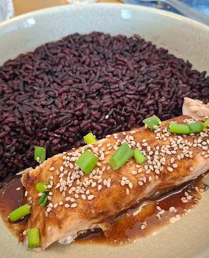 Steamed Black Rice with Salmon and Garlic Soy Sauce